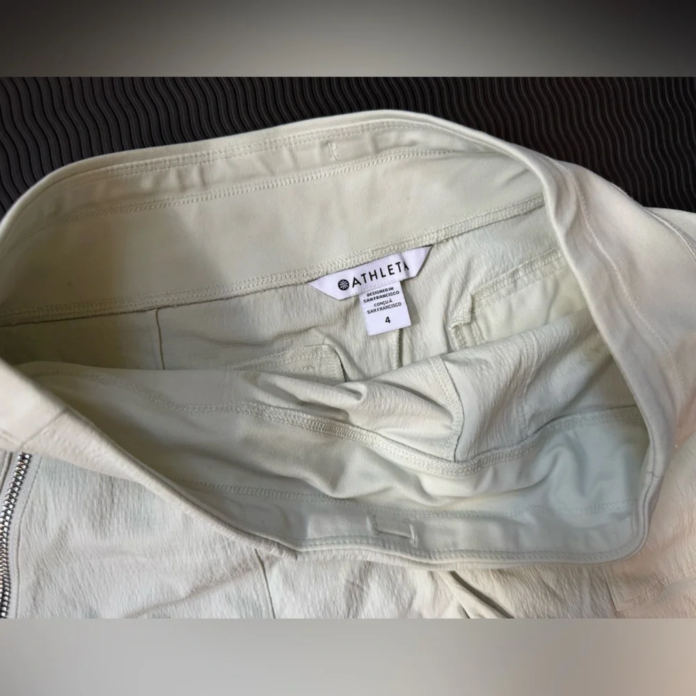 Athleta Trekkie North Shorts Celadon - Picture 5 of 7